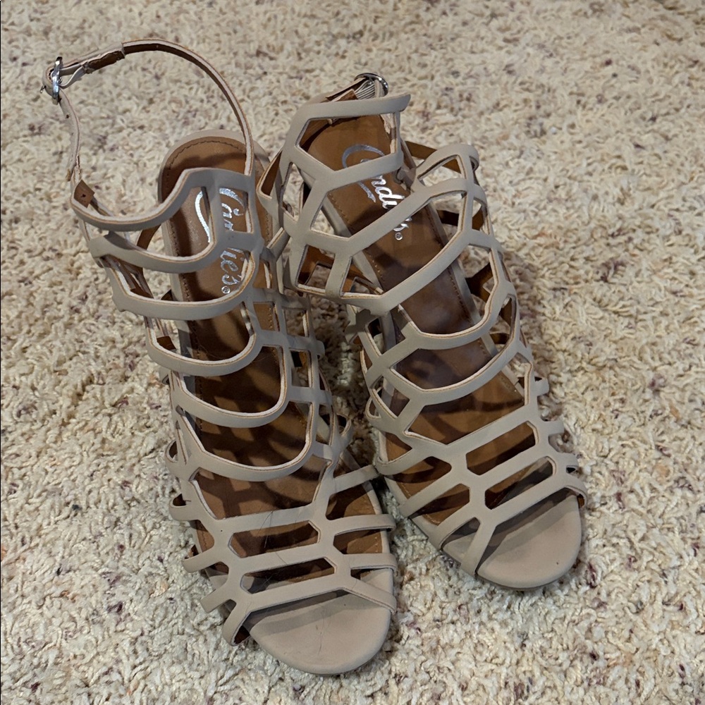 Classic heel